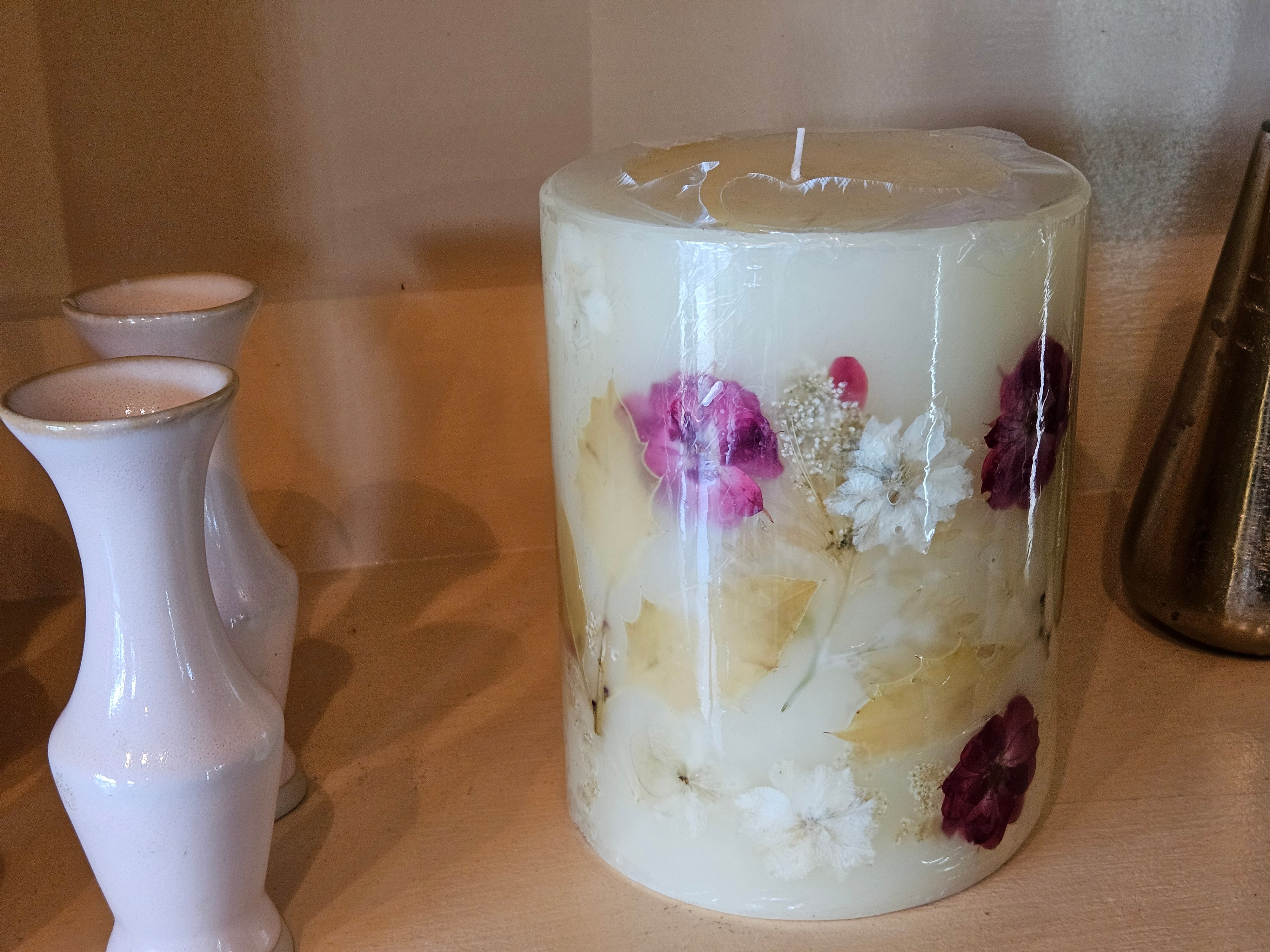 Rosy Rings Botanical Pillar Candle – White Garden